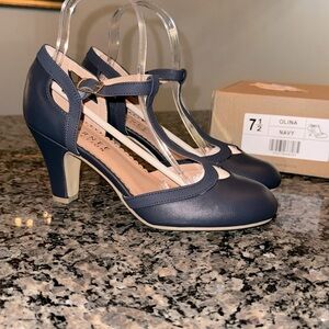 Journee Olina Navy ankle Strap 3 inch pump heel NIB 7.5